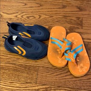 Old Navy water shoes size 8(2T) w/free flip flops
